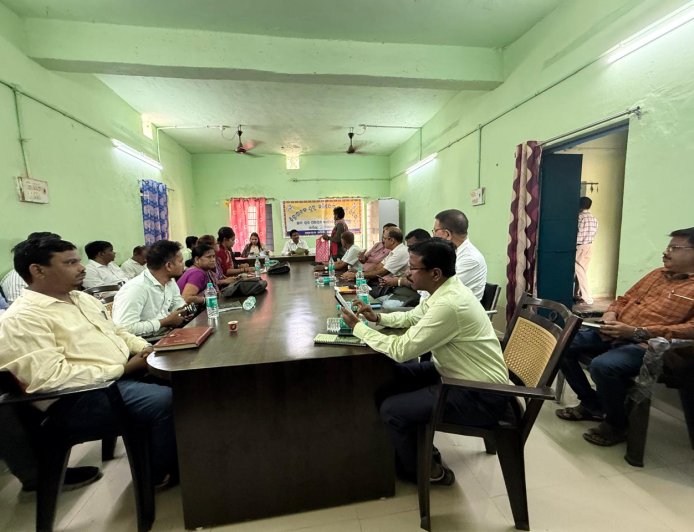 ଓଲ୍ଡ ଚିମିଟାପାଲ୍ଲୀରେ ଯୁଗ୍ମ ଜନ ଅଭିଯୋଗ ଶୁଣାଣି ଶିବିର ଅନୁଷ୍ଠିତ ,୫୪ଟି ଅଭିଯୋଗର ଶୁଣାଣି ସହ ଅସହାୟଙ୍କୁ ସହାୟତା ପ୍ରଦାନ*