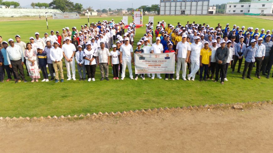 ମାଲକାନଗିରିରେ ଐତିହ୍ୟ ଗଣ ଦୌଡ଼ ଅନୁଷ୍ଠିତ ,ସାମିଲ ହେଲେ ଶତାଧିକ ଛାତ୍ରଛାତ୍ରୀ ଓ ବିଏସଏଫ୍ ଯବାନ*