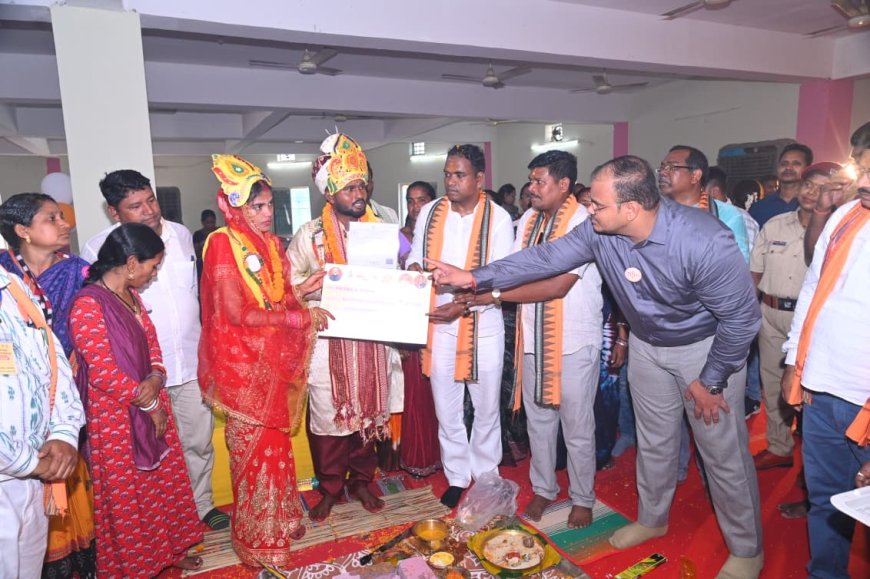 ମାଲକାନଗିରିରେ ମୁଖ୍ୟମନ୍ତ୍ରୀ କନ୍ୟା ବିବାହ ଯୋଜନା ଅନୁଷ୍ଠିତ*ସରକାରୀ ସହାୟତାରେ ନୂତନ ଜୀବନ ଆରମ୍ଭ କଲେ ୧୭ ନବଦମ୍ପତି*