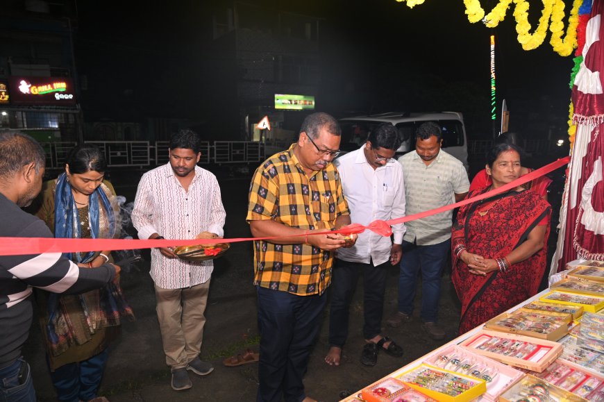 ମାଲକାନଗିରିରେ ହସ୍ତତନ୍ତ ରାଖୀ ପ୍ରଦର୍ଶନୀ ଉଦଘାଟିତ: ଆଦିବାସୀ କାରିଗର ଓ ମହିଳା ସ୍ୱୟଂ ସହାୟକ ଗୋଷ୍ଠୀଙ୍କ ଜୀବିକାକୁ ମିଳିବ ପ୍ରୋତ୍ସାହନ*