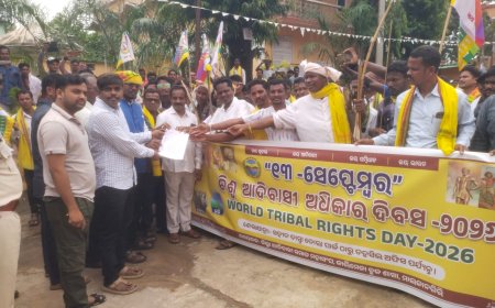ଆଦିବାସୀ ଅଧିକାର ଦିବସ ଅବସରରେ କାଲିମେଳା ବି ଡି ଓ ଙ୍କ ଜରିଆରେ ଜିଲ୍ଲାପାଳ ଙ୍କୁ ସ୍ମାରକ ପତ୍ର ପ୍ରଦାନ